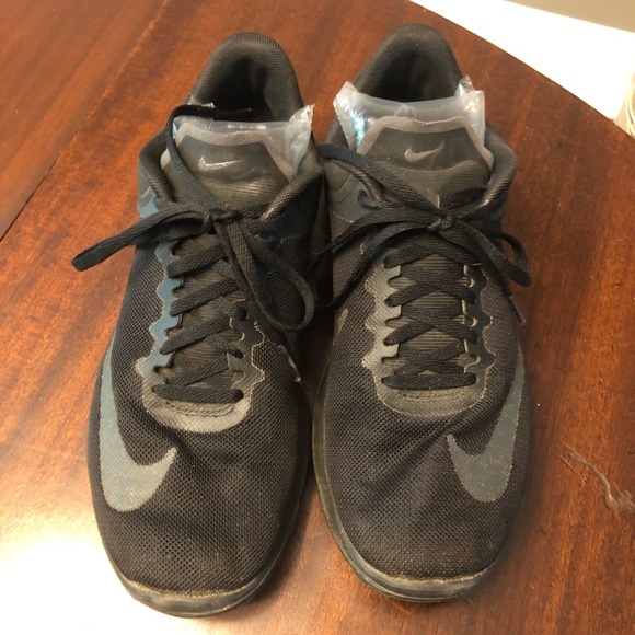 Nike women's FS Lite Run Black Running Shoe Size 9.5 - Picture 8 of 11